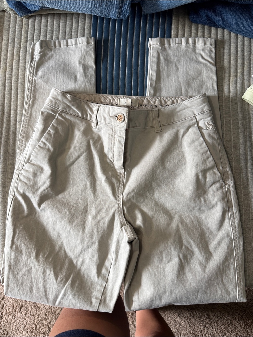 khakis size 4